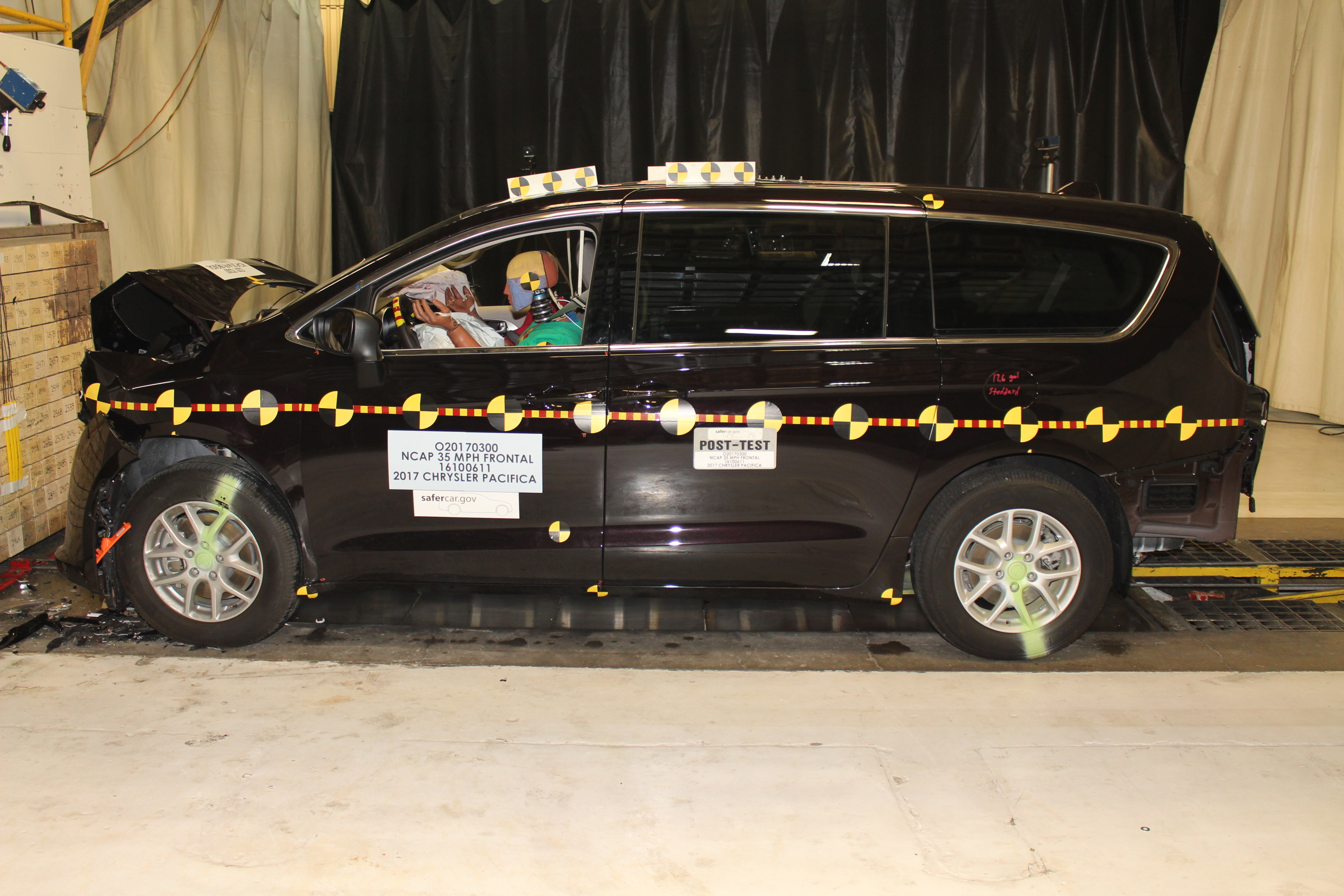 2017 CHRYSLER PACIFICA crash image 11