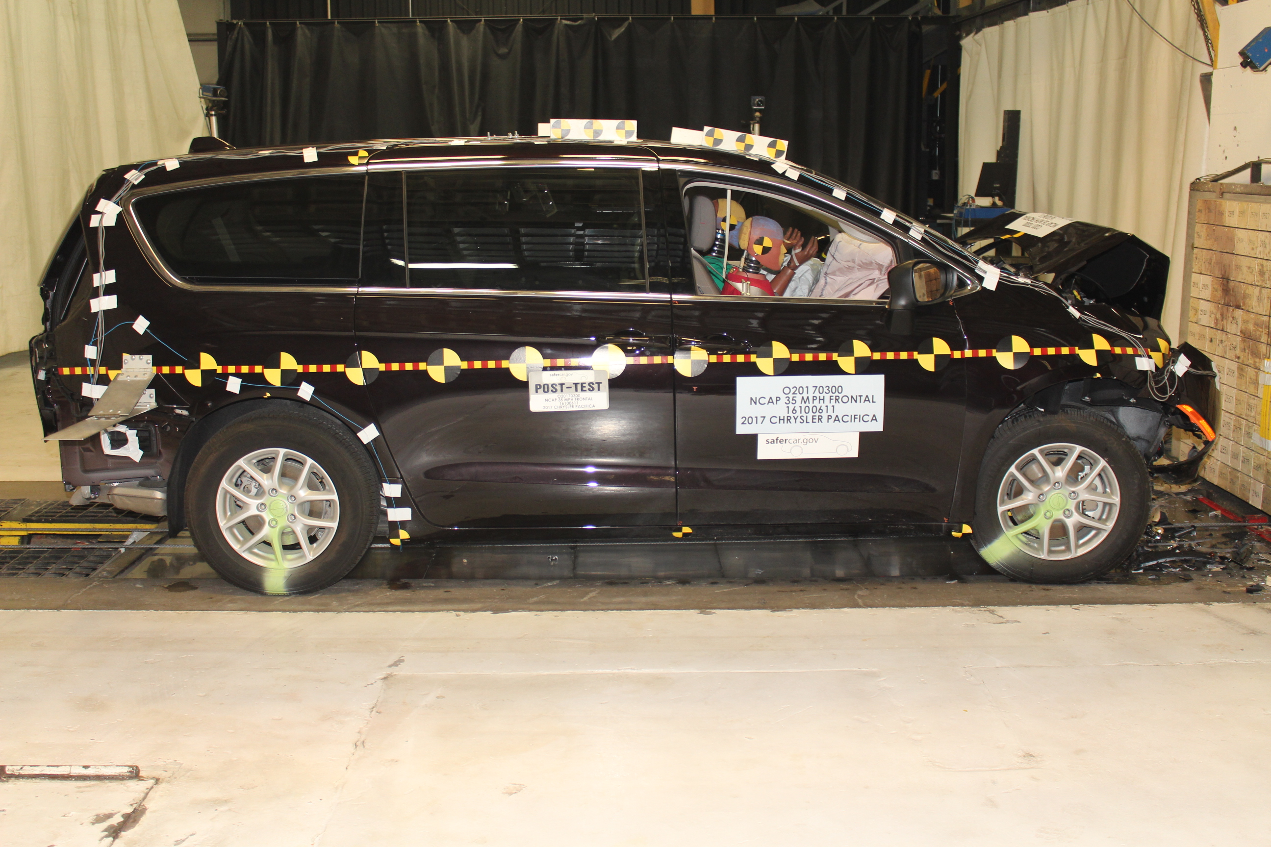 2017 CHRYSLER PACIFICA crash image 13