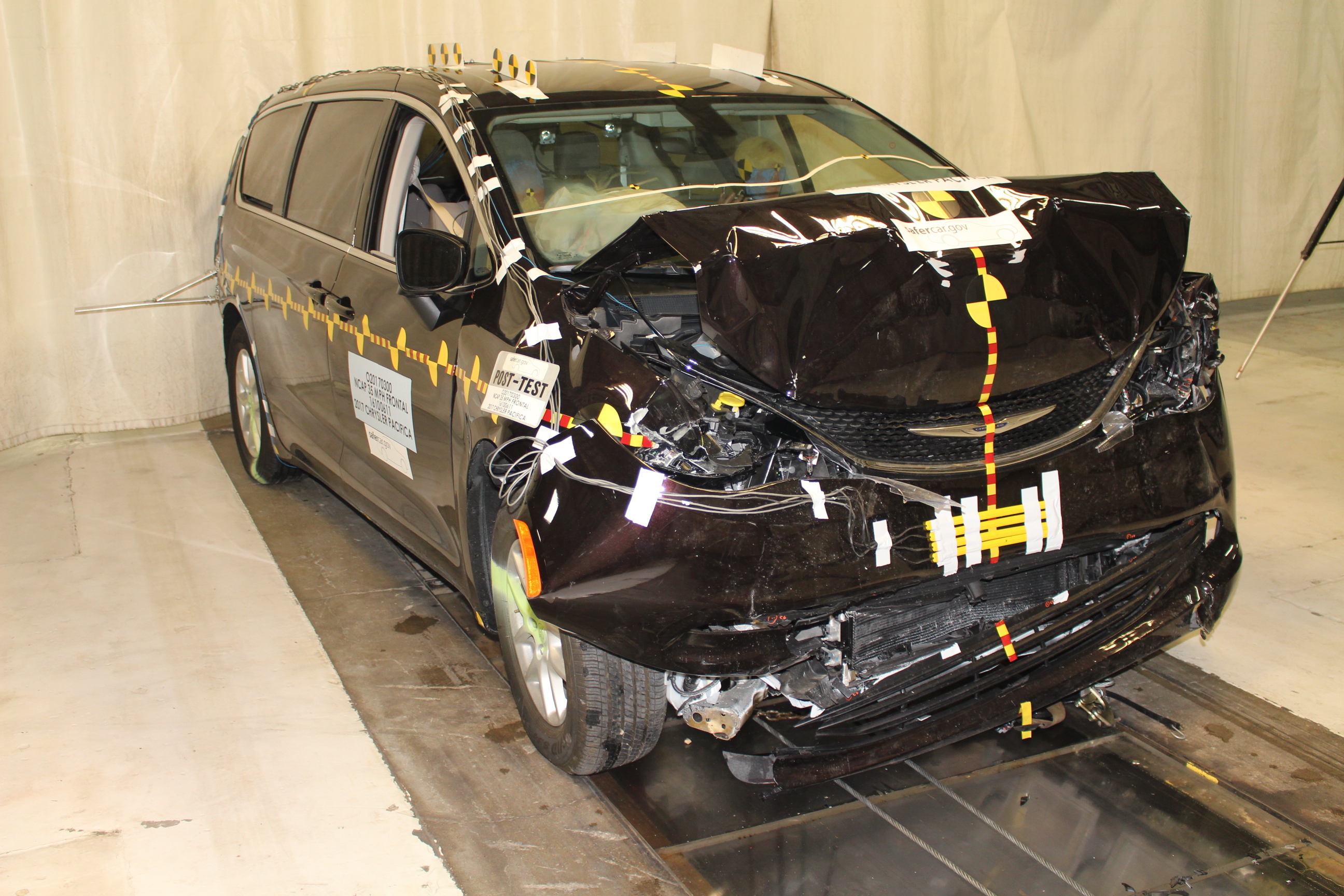 2017 CHRYSLER PACIFICA crash image 15