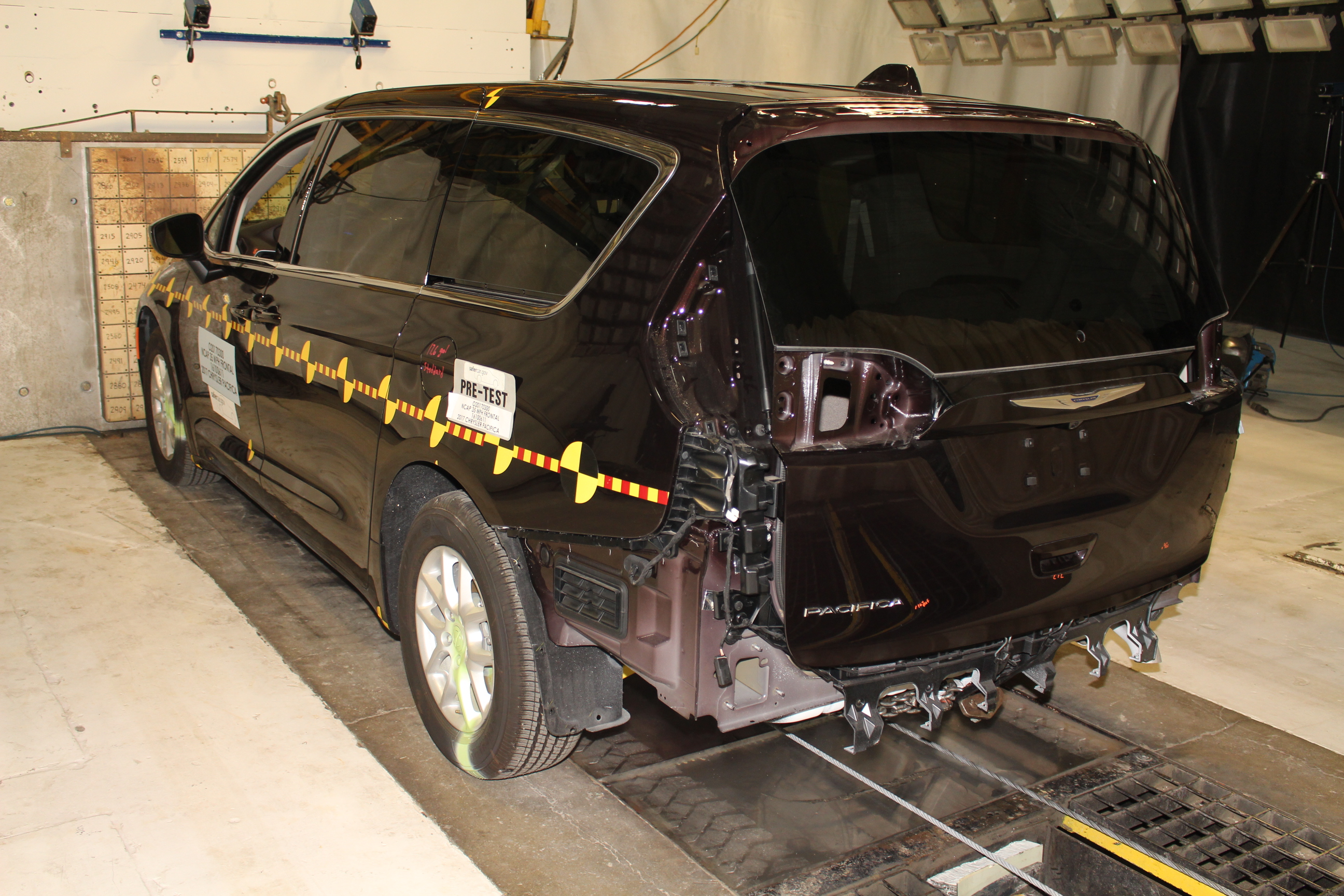 2017 CHRYSLER PACIFICA crash image 16