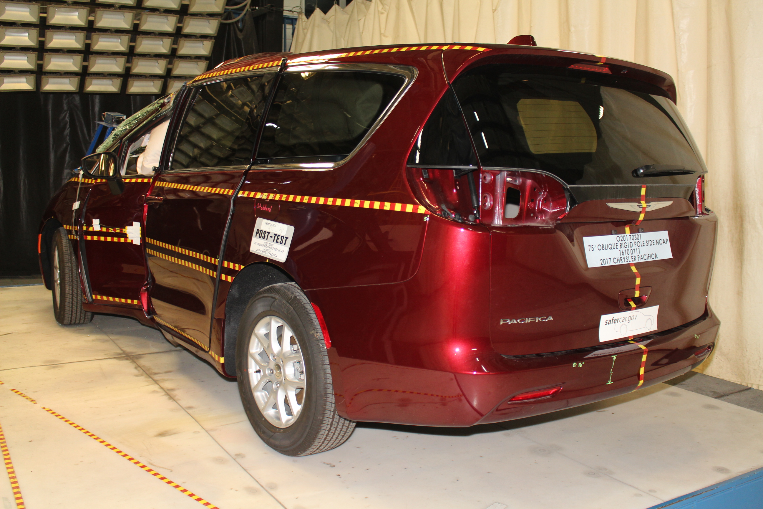 2017 CHRYSLER PACIFICA crash image 10