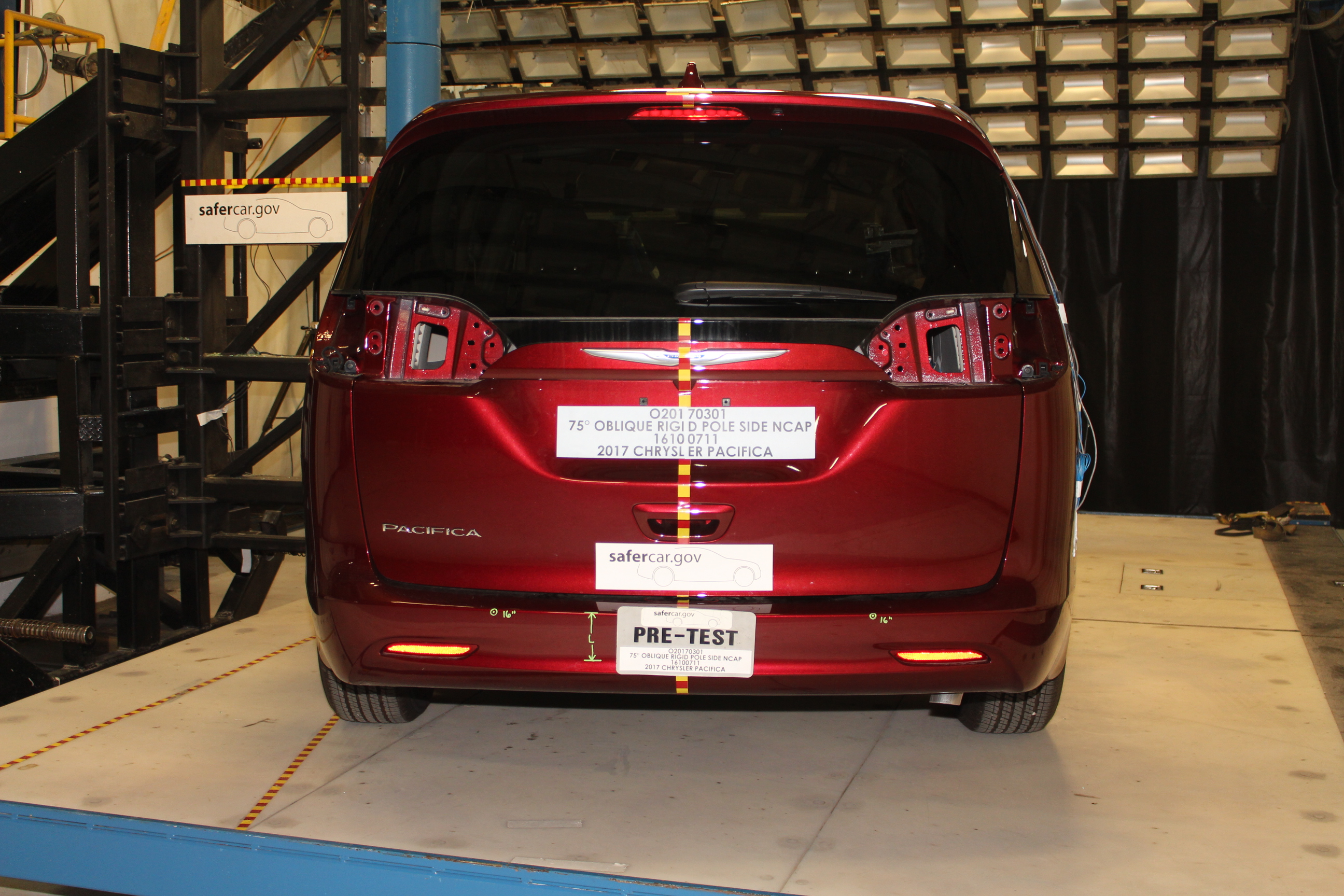 2017 CHRYSLER PACIFICA crash image 11