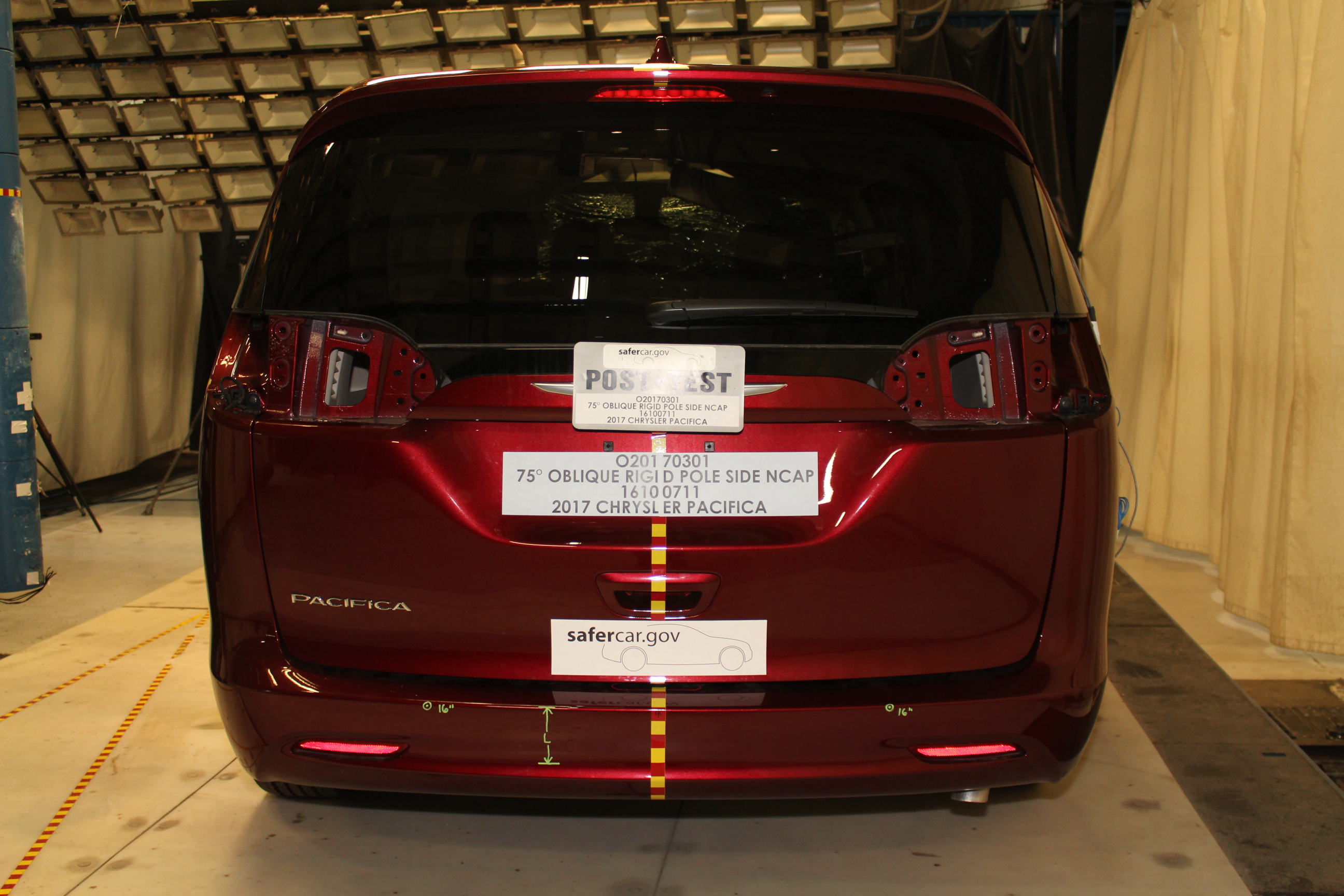 2017 CHRYSLER PACIFICA crash image 12
