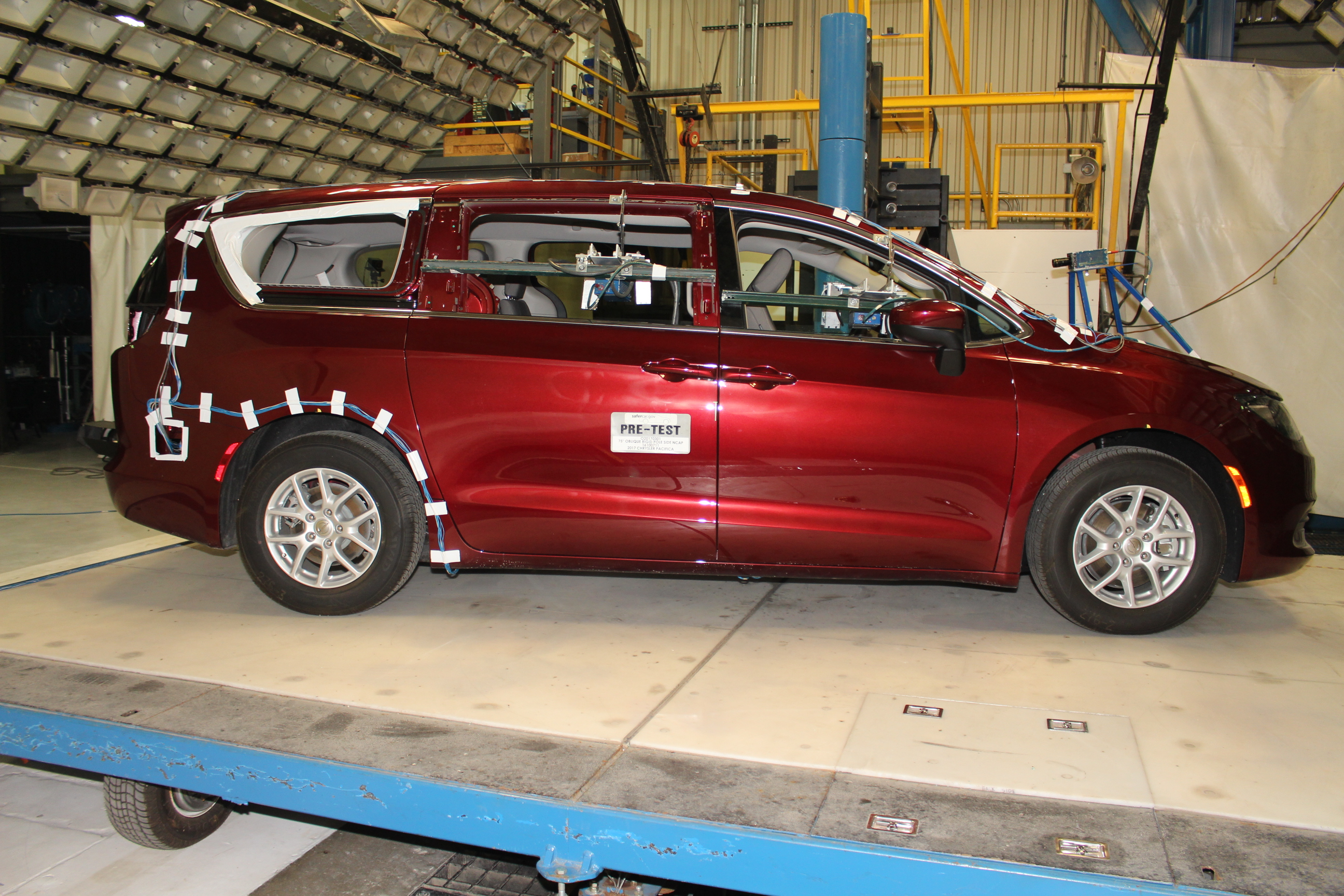 2017 CHRYSLER PACIFICA crash image 13