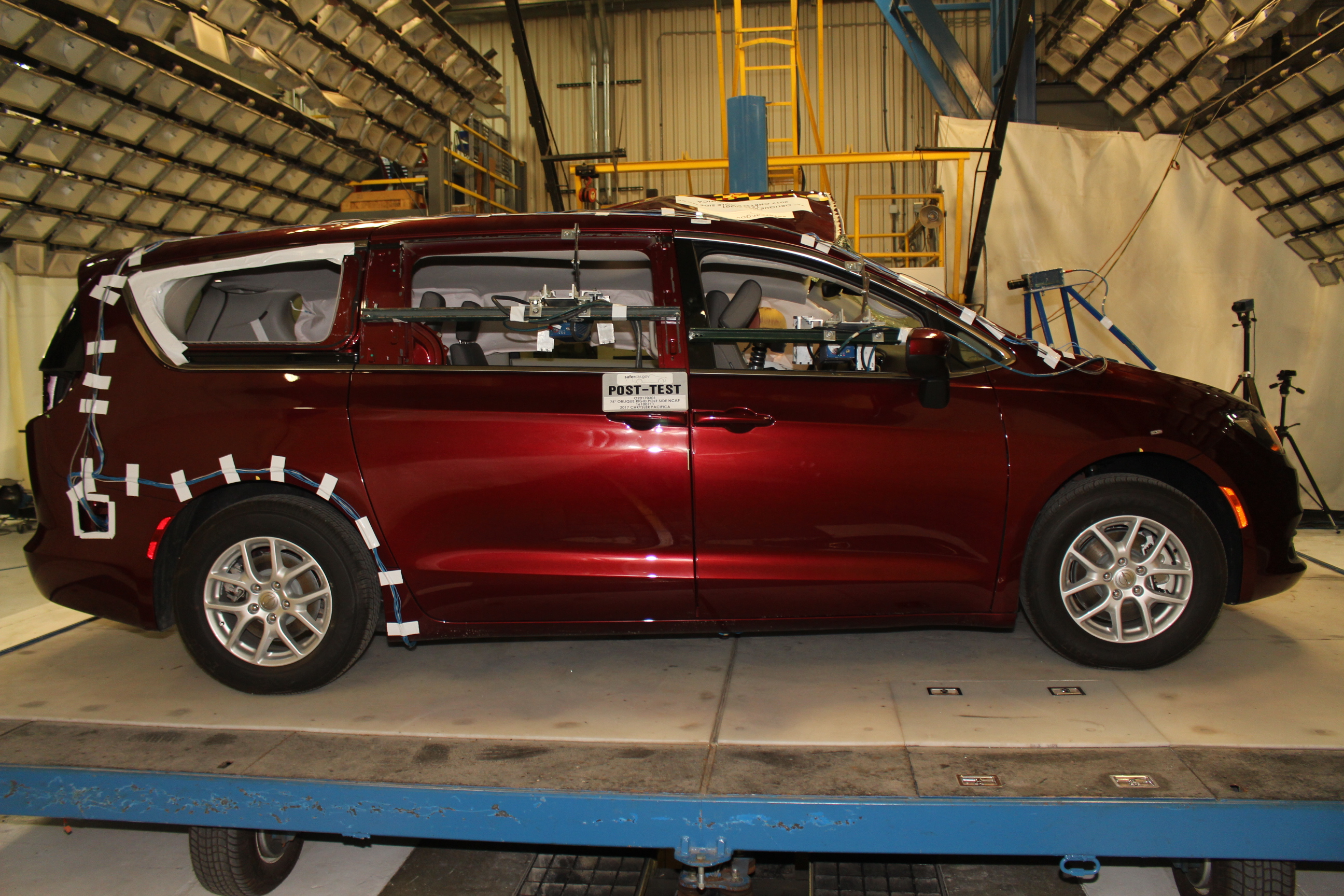 2017 CHRYSLER PACIFICA crash image 14