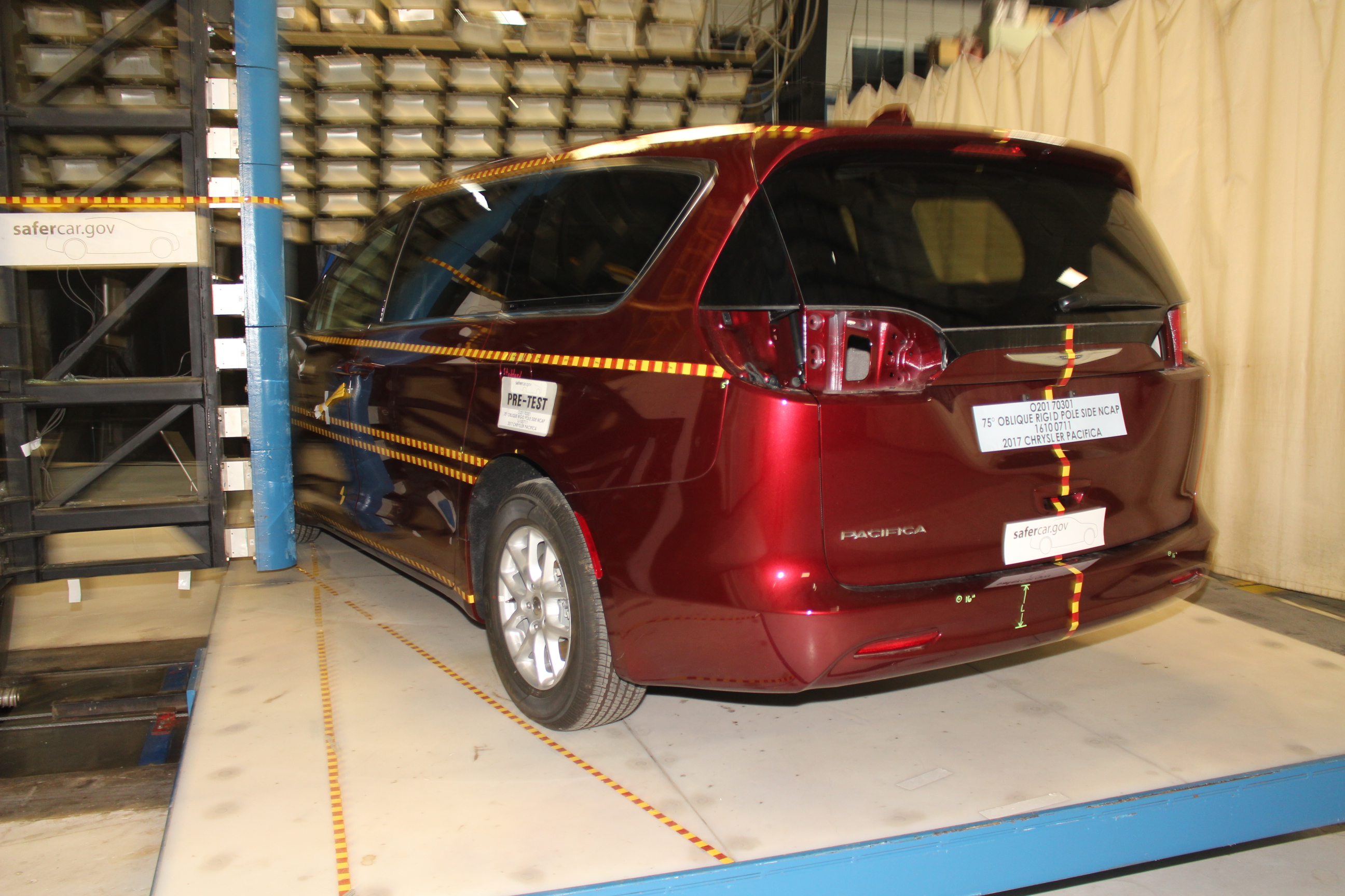 2017 CHRYSLER PACIFICA crash image 18