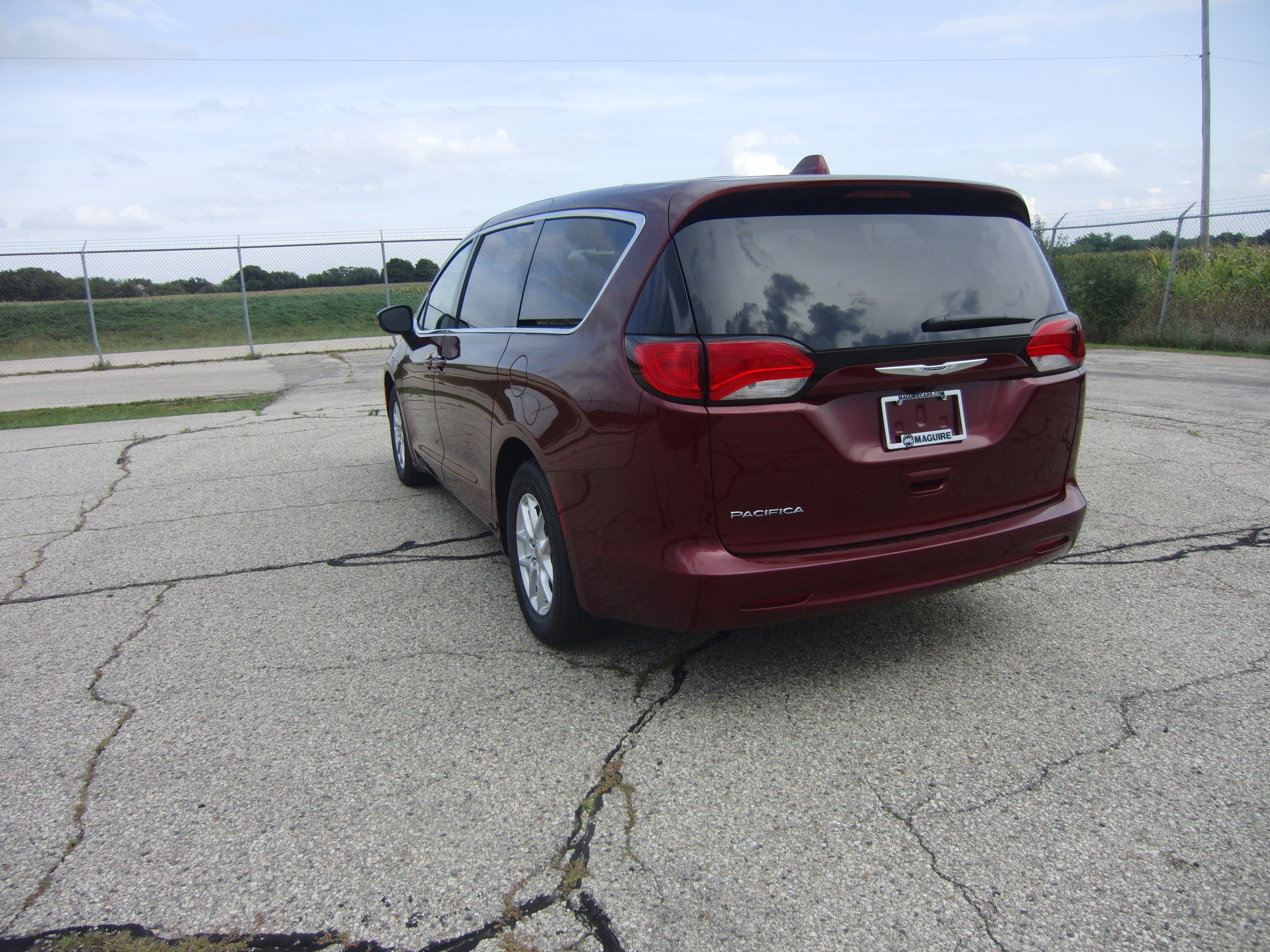 2017 CHRYSLER PACIFICA crash image 2