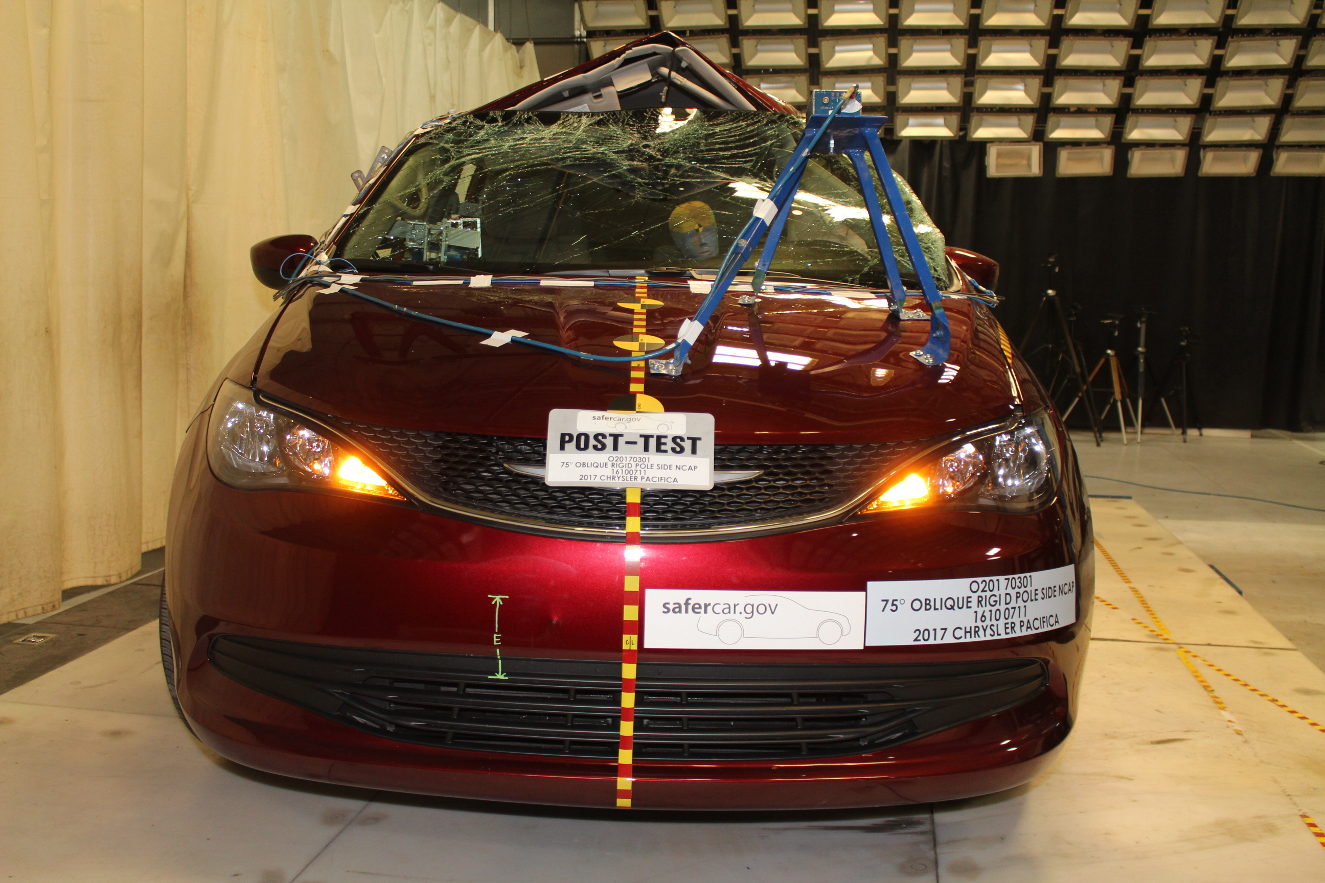 2017 CHRYSLER PACIFICA crash image 4