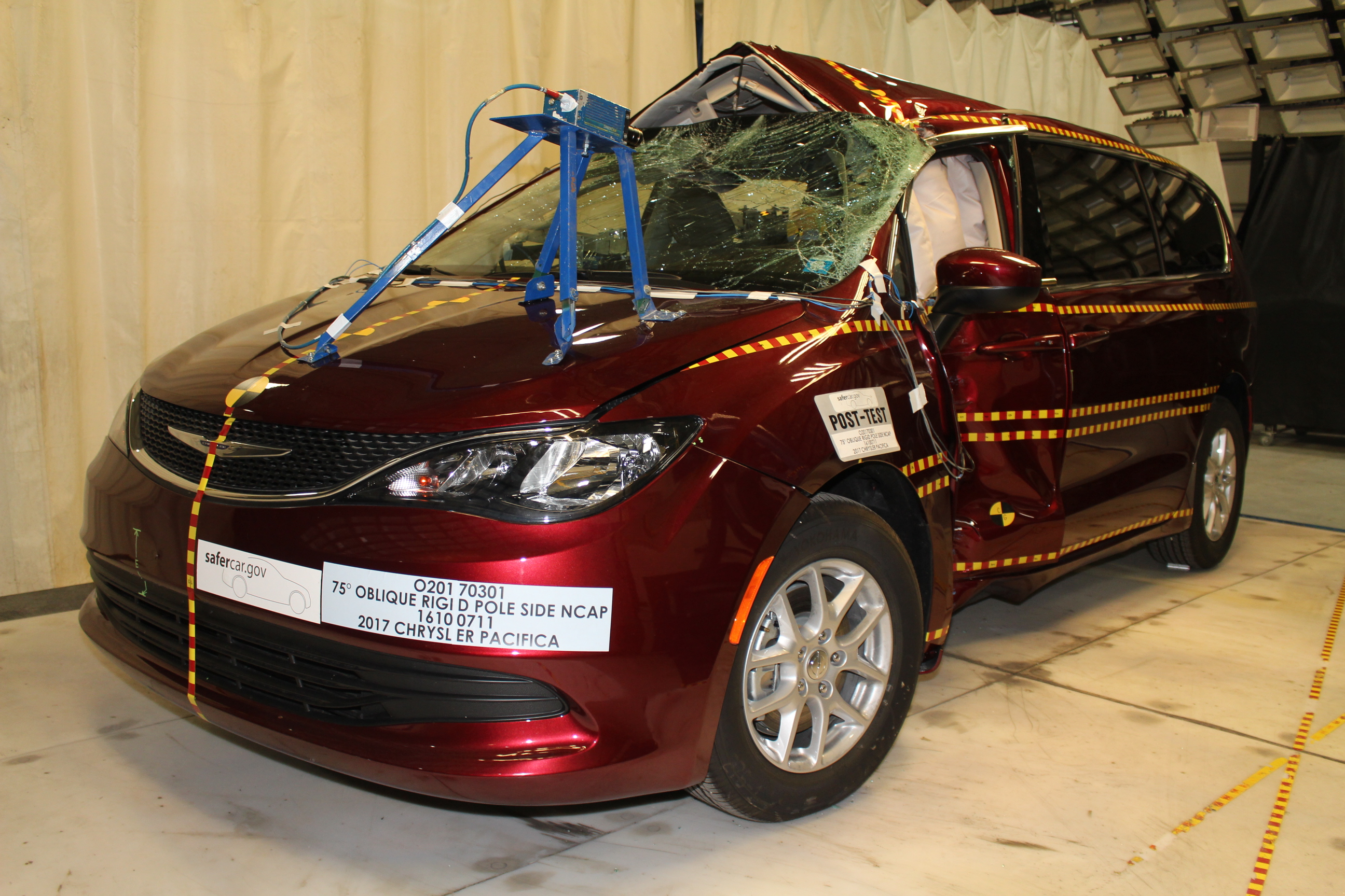 2017 CHRYSLER PACIFICA crash image 6