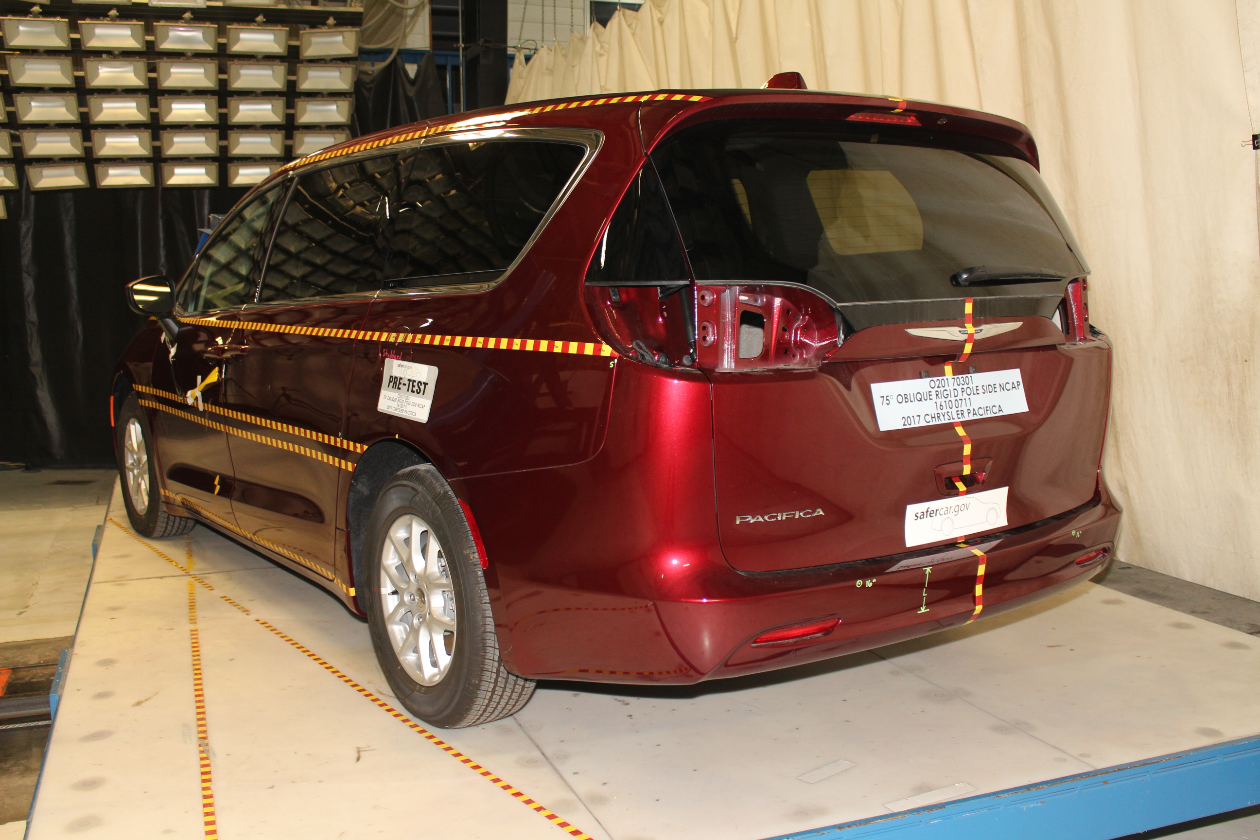 2017 CHRYSLER PACIFICA crash image 9