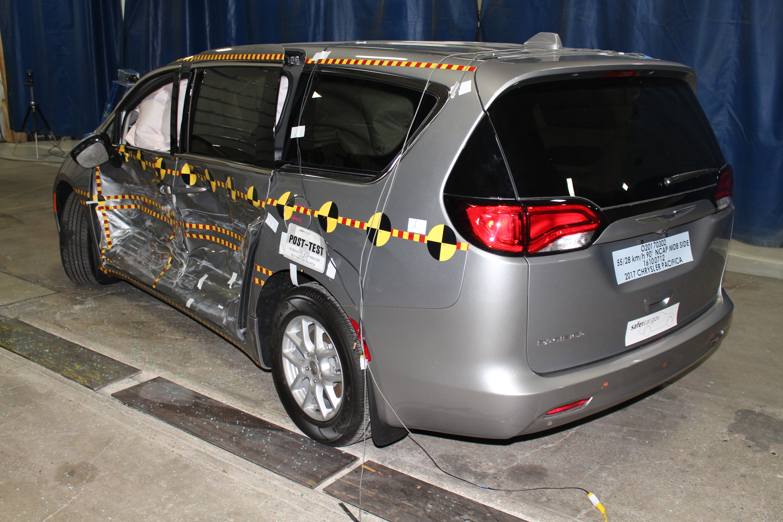 2017 CHRYSLER PACIFICA crash image 10