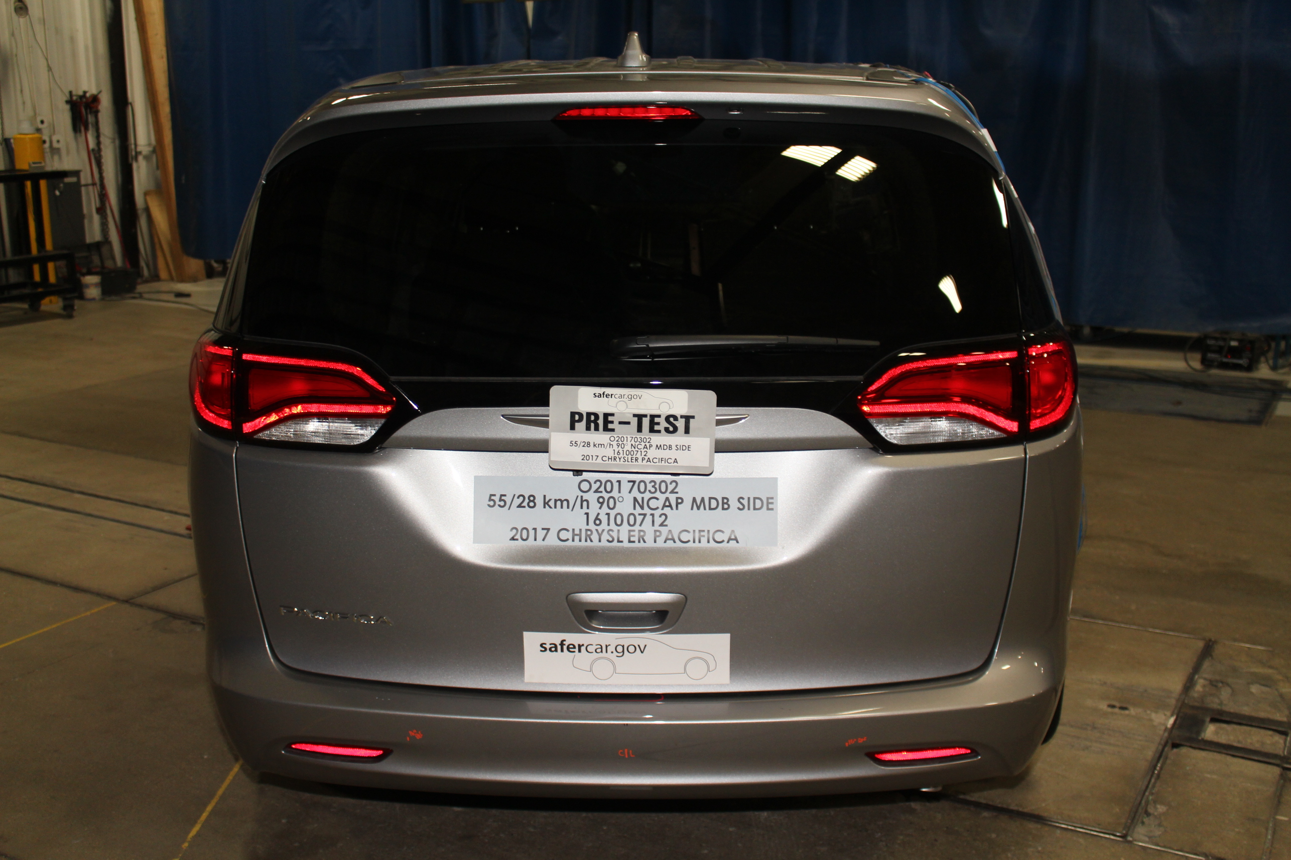 2017 CHRYSLER PACIFICA crash image 11