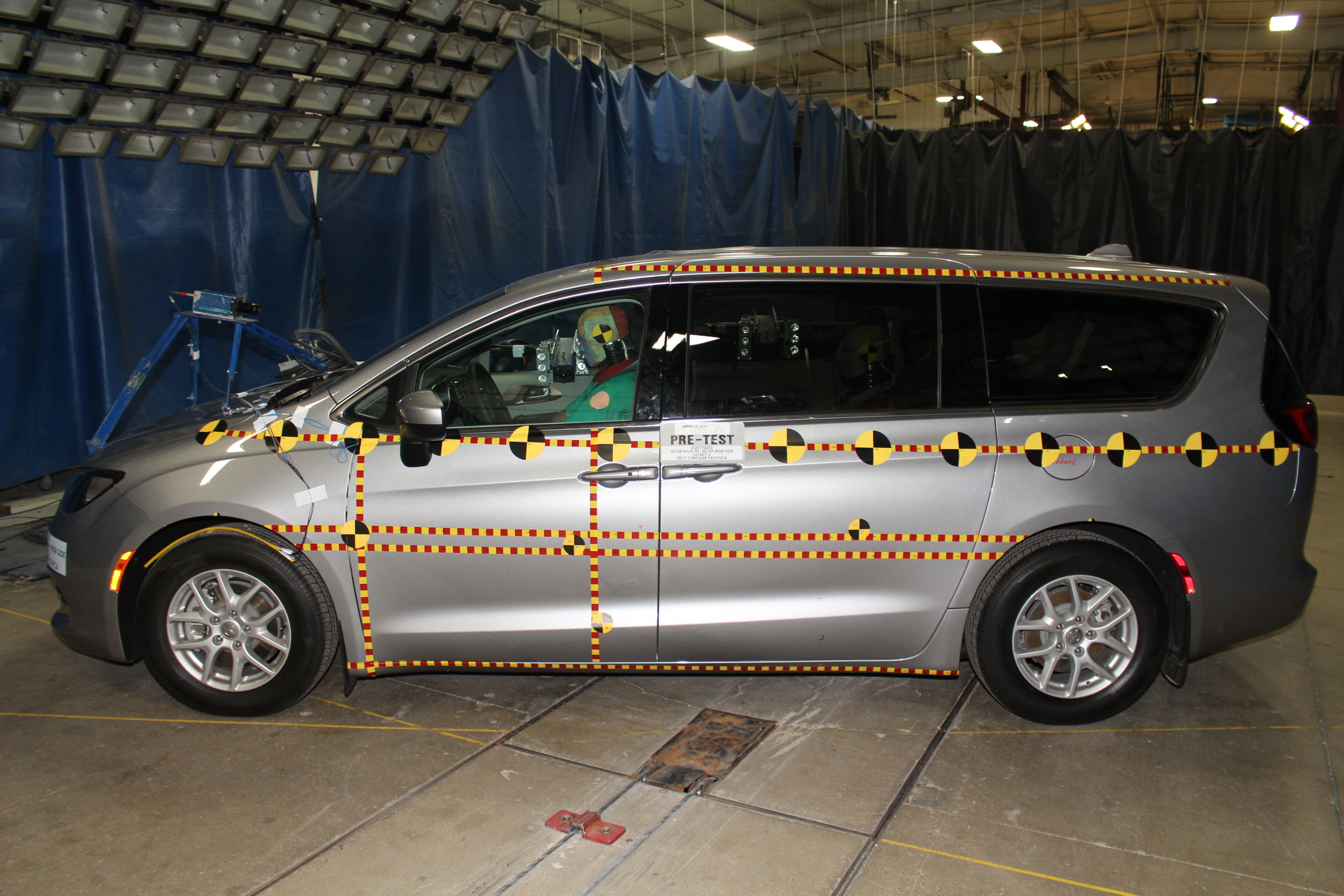2017 CHRYSLER PACIFICA crash image 7
