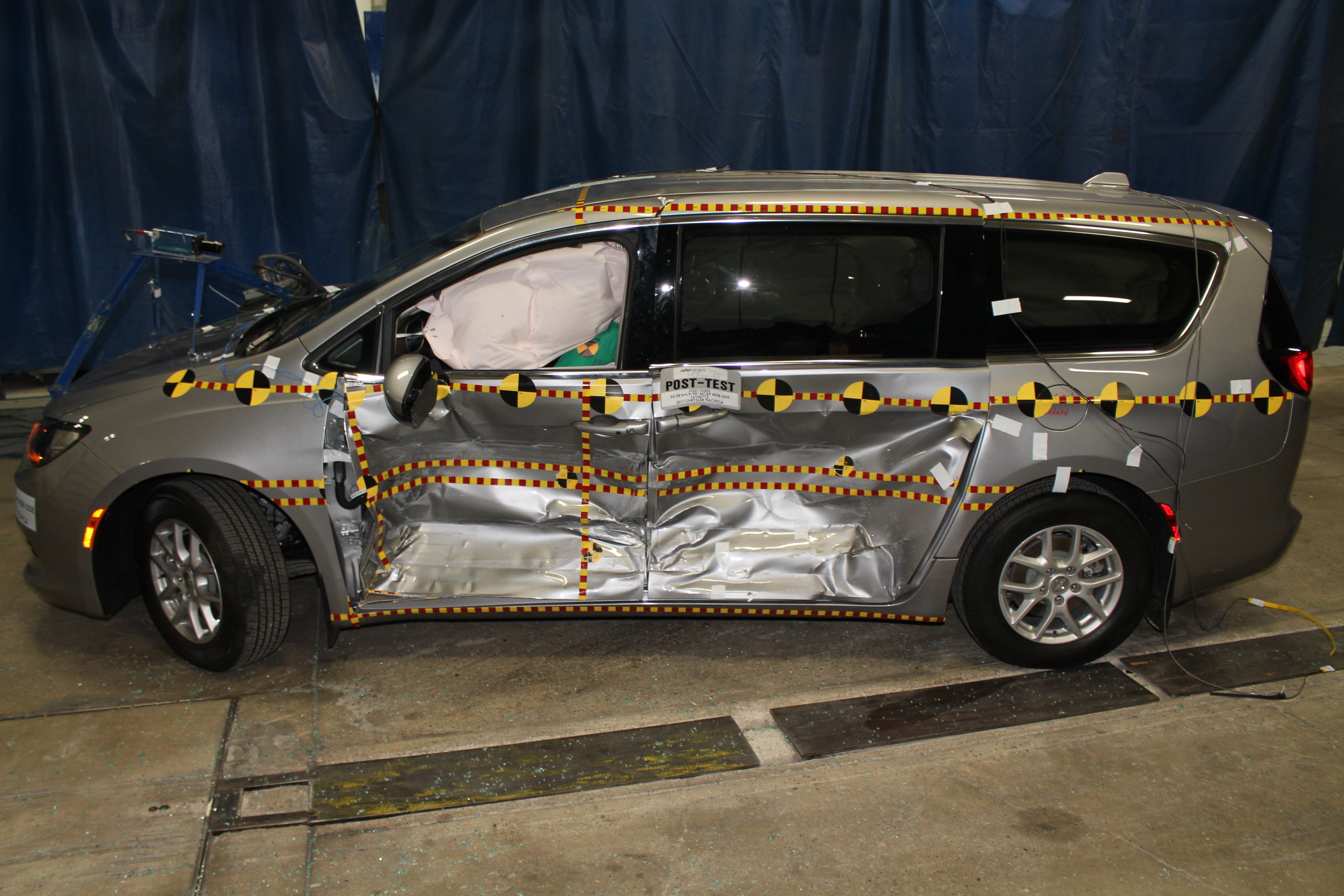 2017 CHRYSLER PACIFICA crash image 8