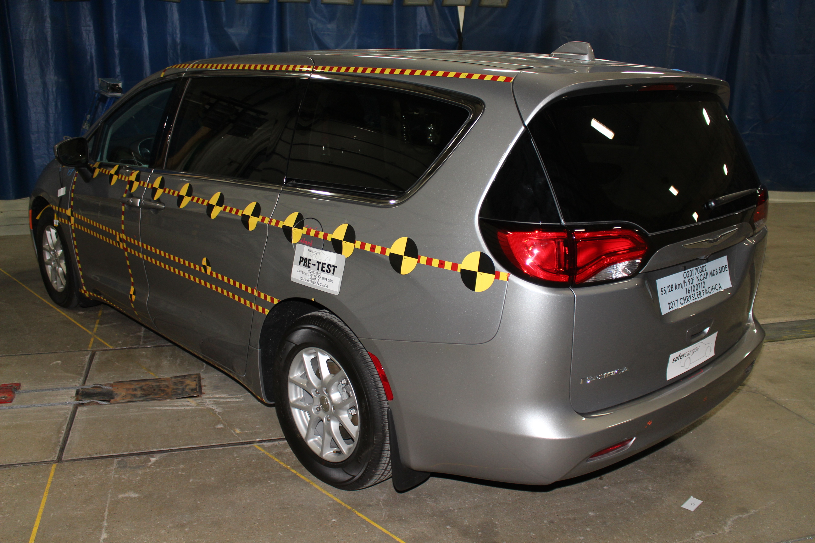 2017 CHRYSLER PACIFICA crash image 9